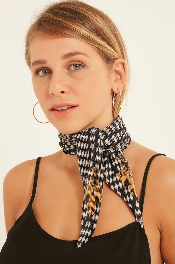 1 Dama Desenli Piliseli Siyah Saten Bandana Fular toptan